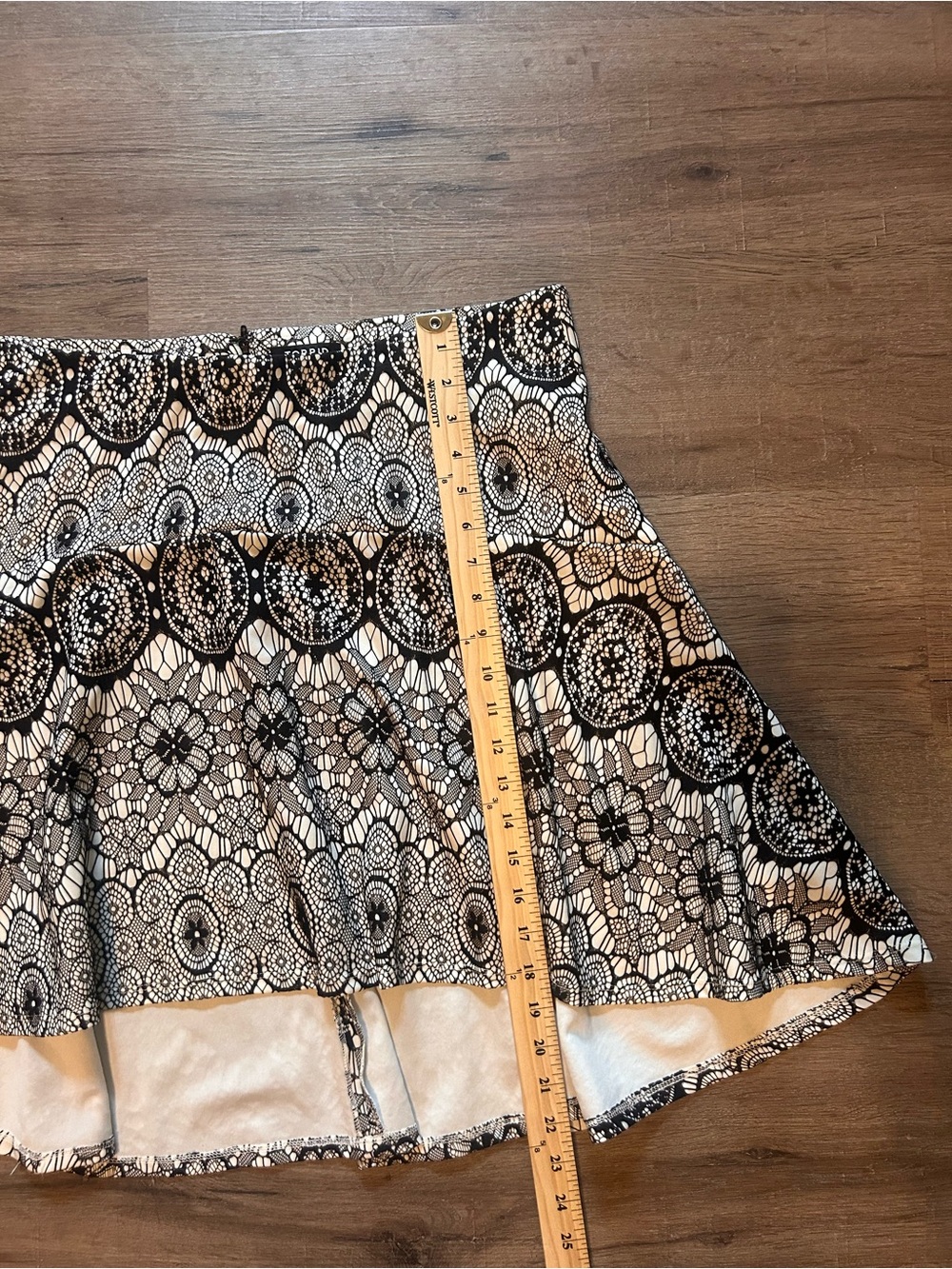 Torrid Skirt Womens Plus Size 1 Black & White Lace Overlay Hi-Lo Skater - Picture 7 of 8
